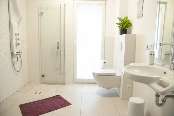 Geräumiges Badezimmer Geräumiges Badezimmer