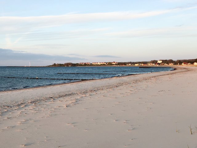 Feiner Sandstrand der Schaabe mit Blick nach Glowe - Kurklinik